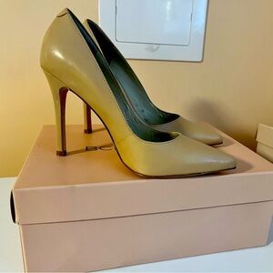 Neutral beige stilettos!